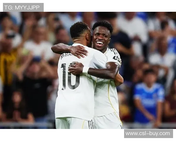 维尼修斯双响助力球队胜利分享伯纳乌的精彩时刻与球迷共庆 维尼修斯双响助力球队胜利分享伯纳乌的精彩时刻与球迷共庆