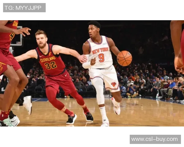 克莱半场表现平平仅得9分1篮板正负值显著下滑引发关注 克莱半场表现平平仅得9分1篮板正负值显著下滑引发关注