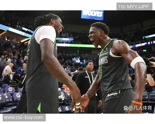 爱德华兹上半场表现抢眼12投7中三分球6投3中贡献全面数据17分2篮板3助攻2抢断1盖帽